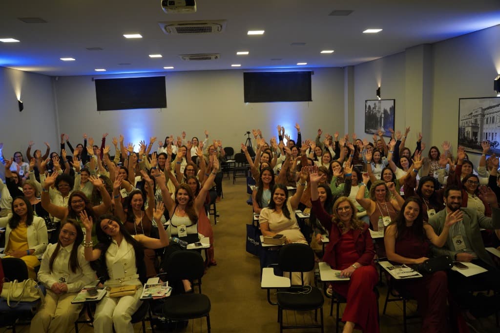 Auditório lotado com público celebrando o encerramento do CIPMP 2026
